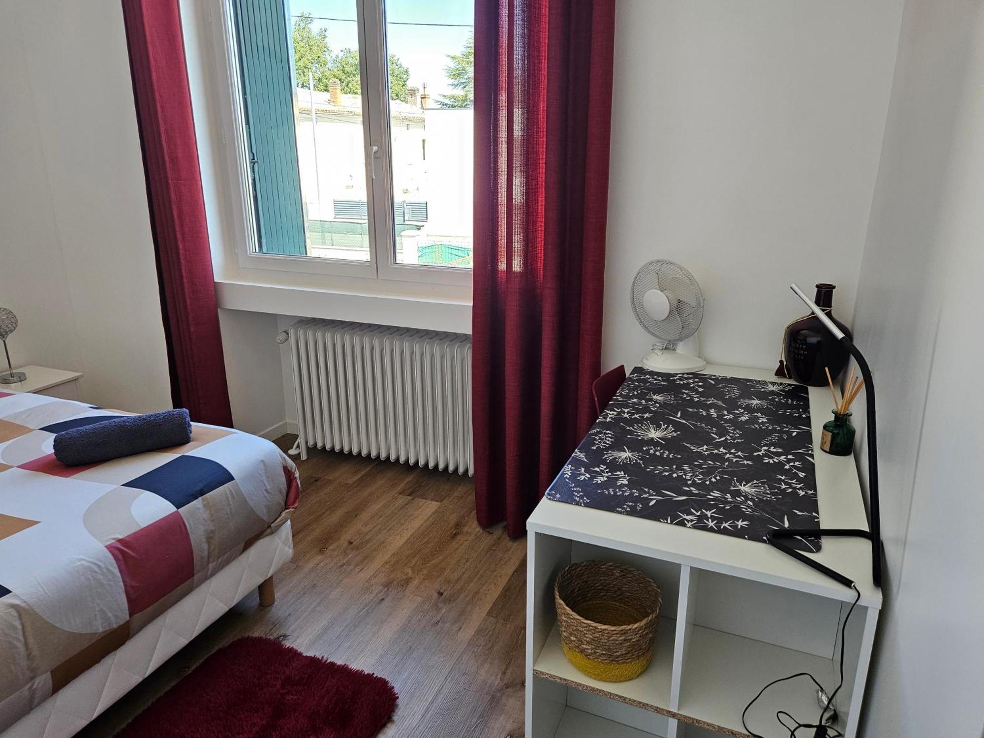 Maison Spacieuse Privatisee Ou A La Chambre - Places De Parking Saint-Michel  Екстериор снимка