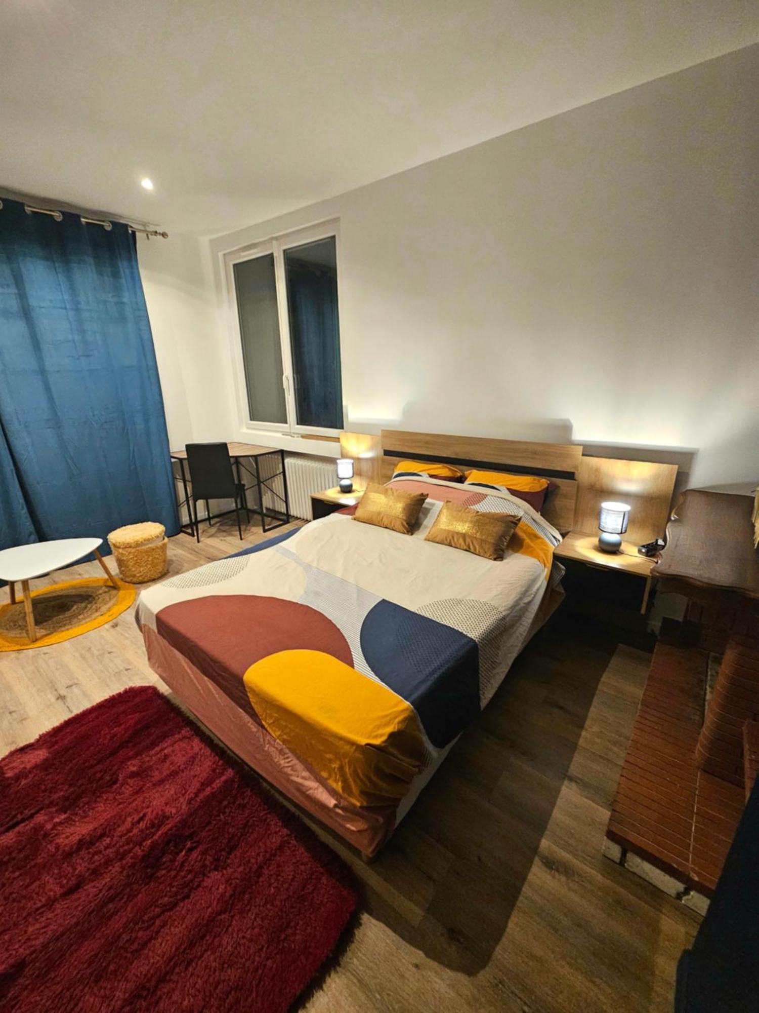 Maison Spacieuse Privatisee Ou A La Chambre - Places De Parking Saint-Michel  Екстериор снимка